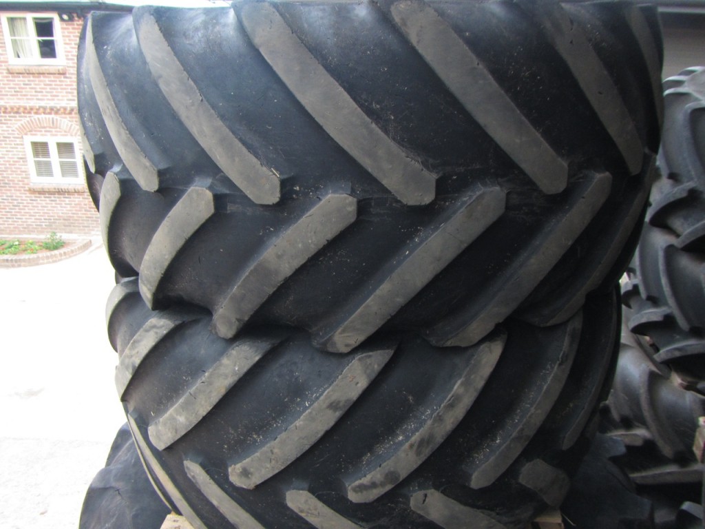 2x 650/75/38 + 2x 600/65/28 20% Michelin tyres, fitted to Fendt 700 series wheels