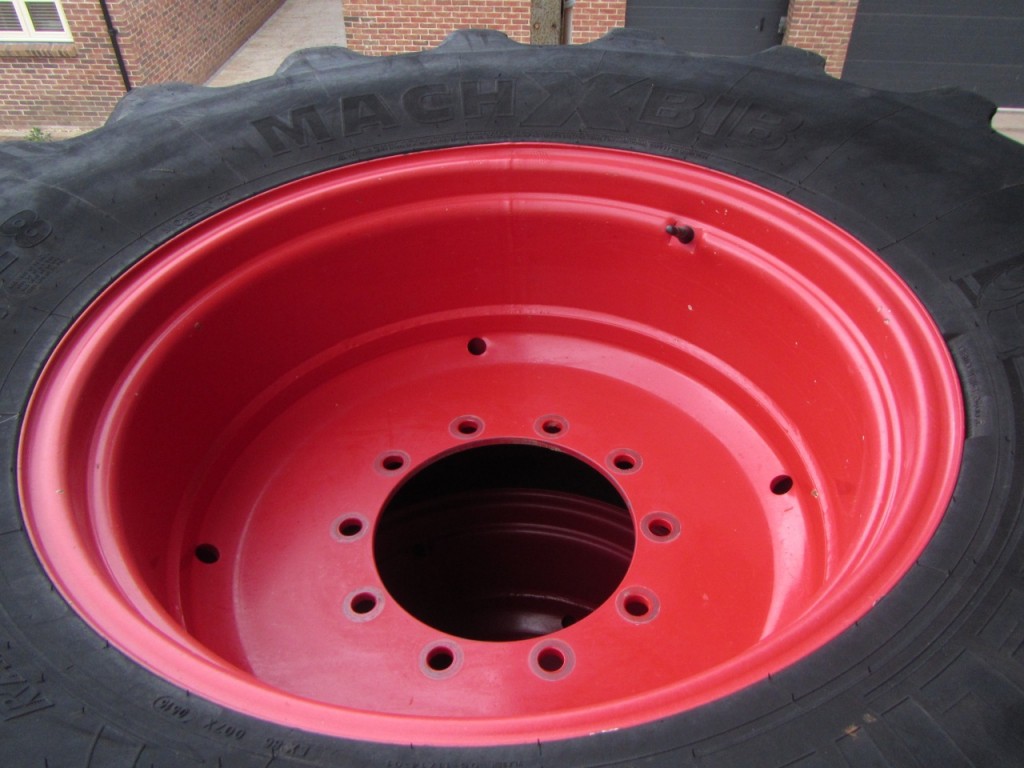 2x 650/75/38 + 2x 600/65/28 20% Michelin tyres, fitted to Fendt 700 series wheels