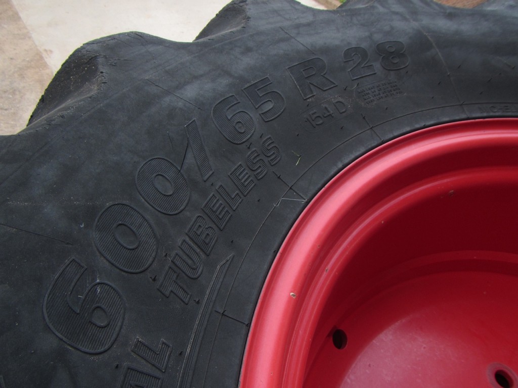 2x 650/75/38 + 2x 600/65/28 20% Michelin tyres, fitted to Fendt 700 series wheels