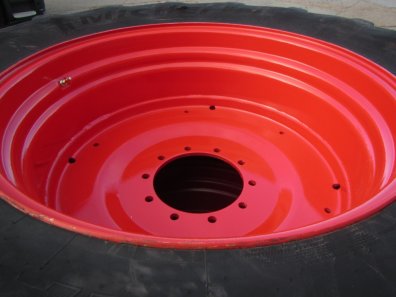 2x 650/75/38 + 2x 600/65/28 20% Michelin tyres, fitted to Fendt 700 series wheels