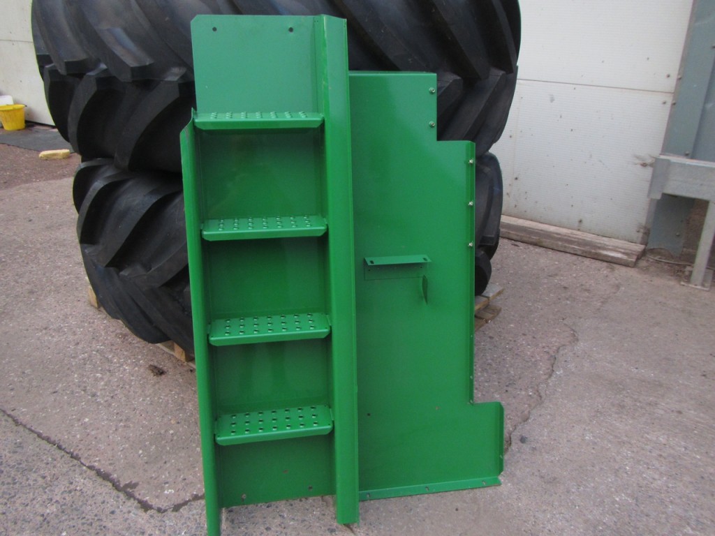 John Deere 7000 series forage harvester steps, new and unused