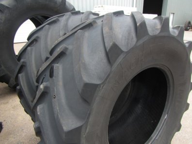 2x Michelin 600/70/30 MACH X BIB 40% tyres