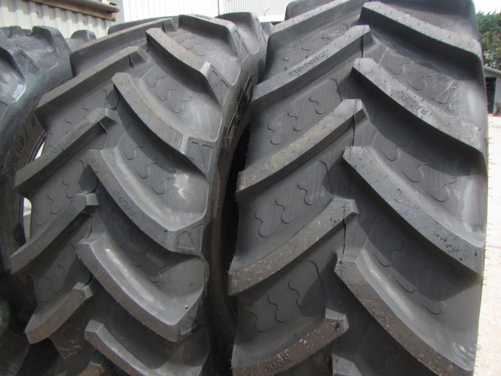 2x new 710/70/42 + 2x new 600/70/30 BKT tyres