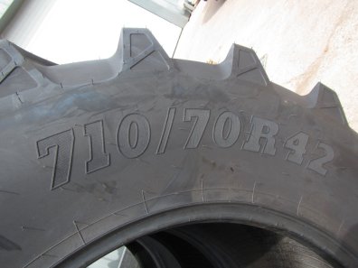 2x new 710/70/42 + 2x new 600/70/30 BKT tyres