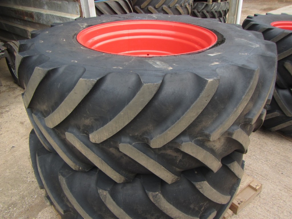 650/75/38 40% + 600/65/28 35% Michelin tyres, fitted to Fendt rims