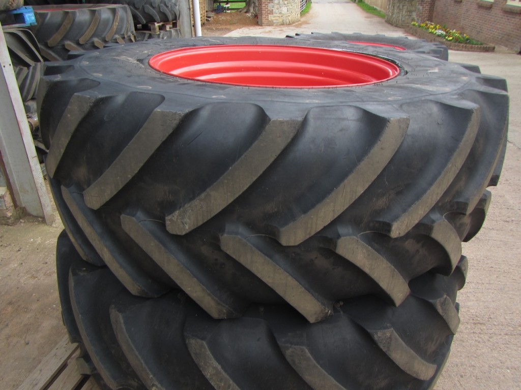 650/75/38 40% + 600/65/28 35% Michelin tyres, fitted to Fendt rims