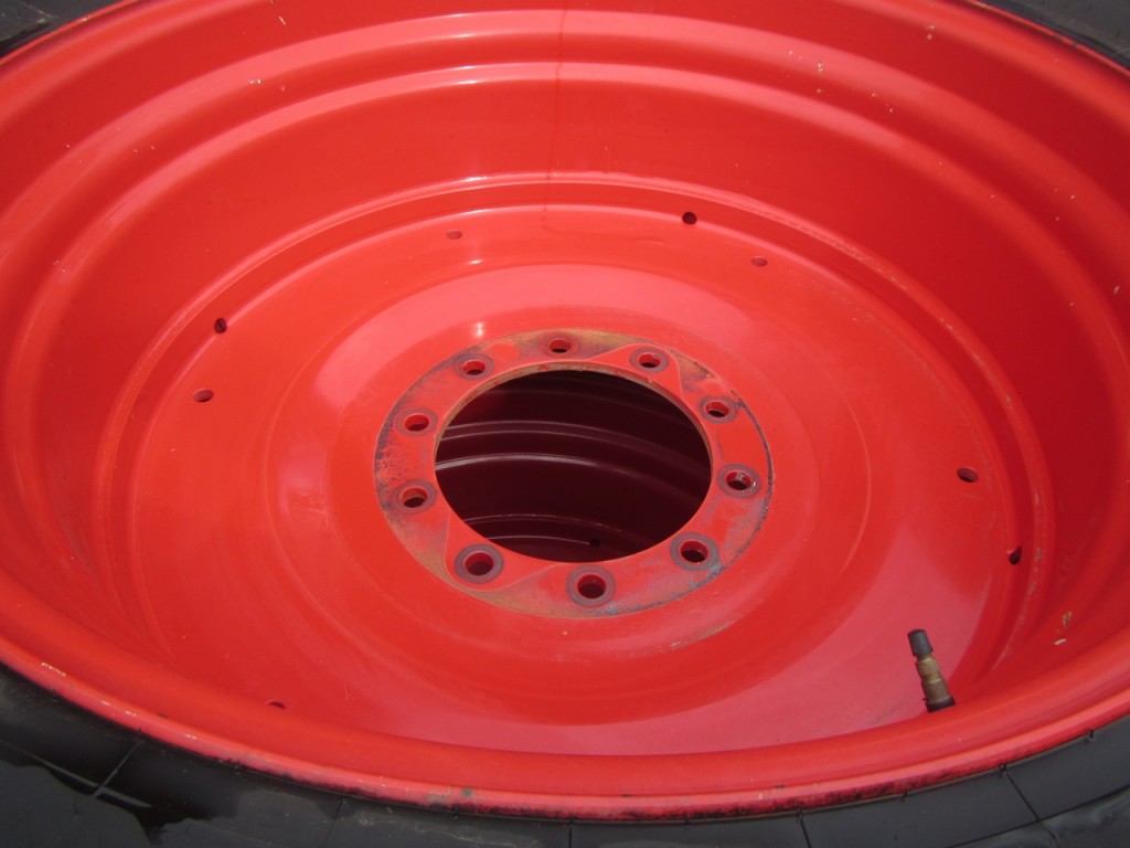650/75/38 40% + 600/65/28 35% Michelin tyres, fitted to Fendt rims