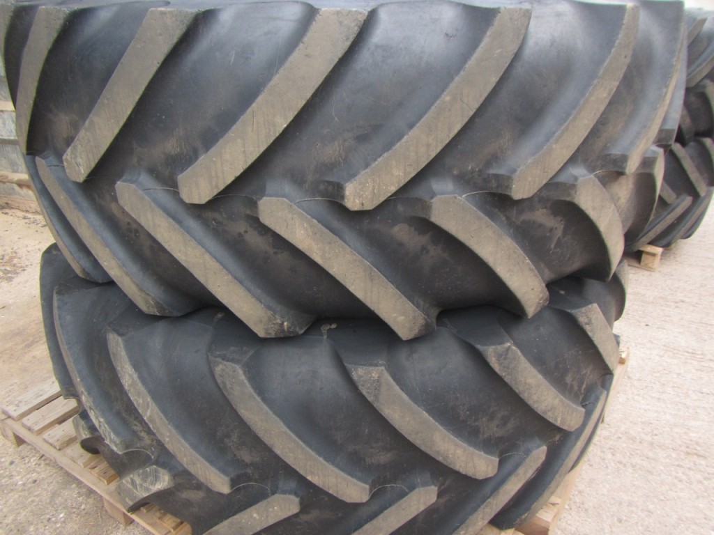 650/75/38 40% + 600/65/28 35% Michelin tyres, fitted to Fendt rims