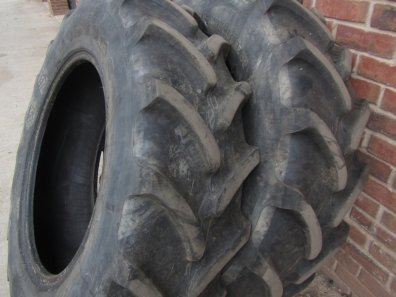 2x 13.6/28 Firestone tyres 70%