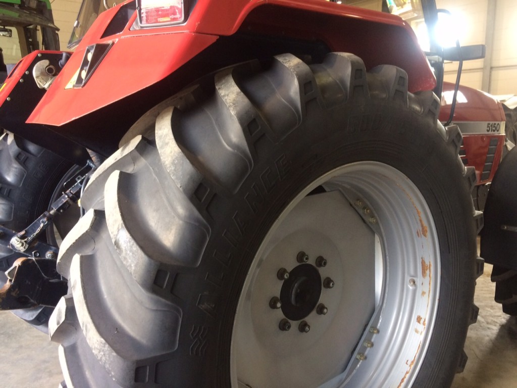 2x 600/65/38 Alliance tyres, fitted to Case 5150 rims (will also fit John Deere)