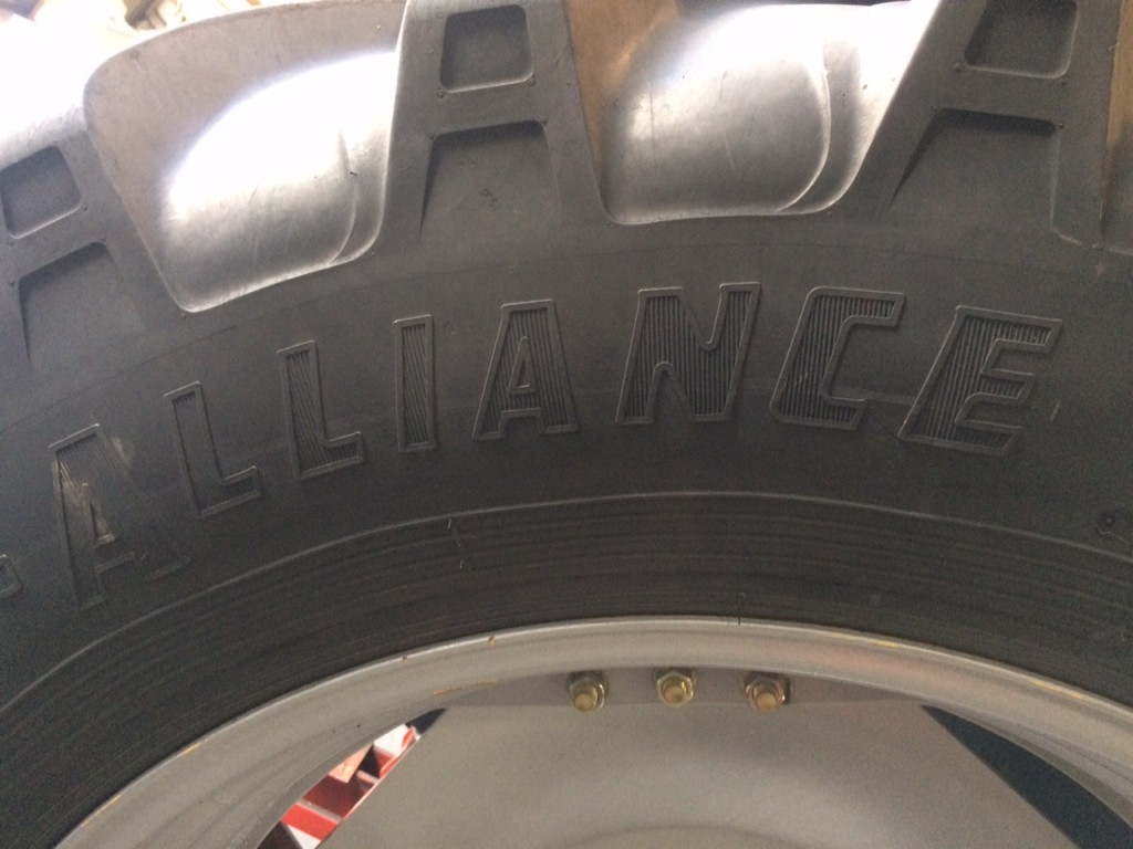 2x 600/65/38 Alliance tyres, fitted to Case 5150 rims (will also fit John Deere)