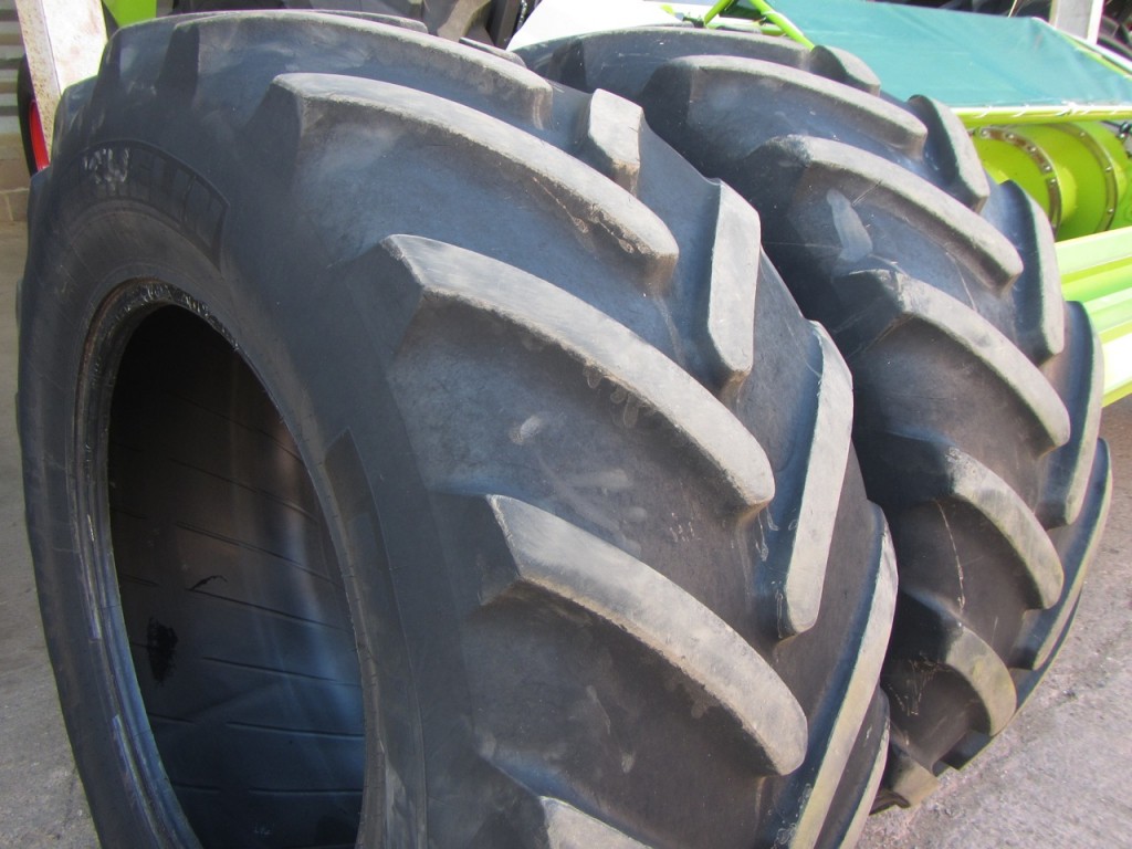 2x 650/65/42 + 2x 540/65/30 Michelin tyres 35-40%
