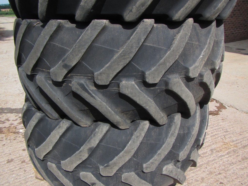 4x 600/65/30 Trelleborg TM1000 High Power tyres 25-30%