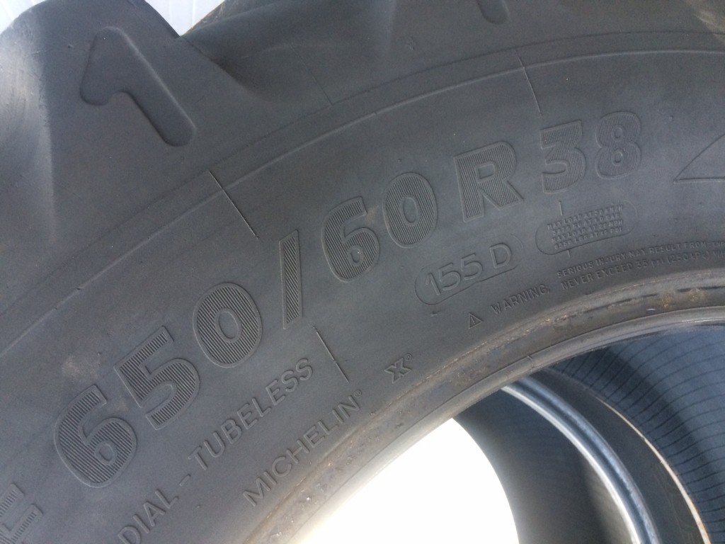 2x 650/60/38 + 2x 520/60/28 Michelin tyres 60%
