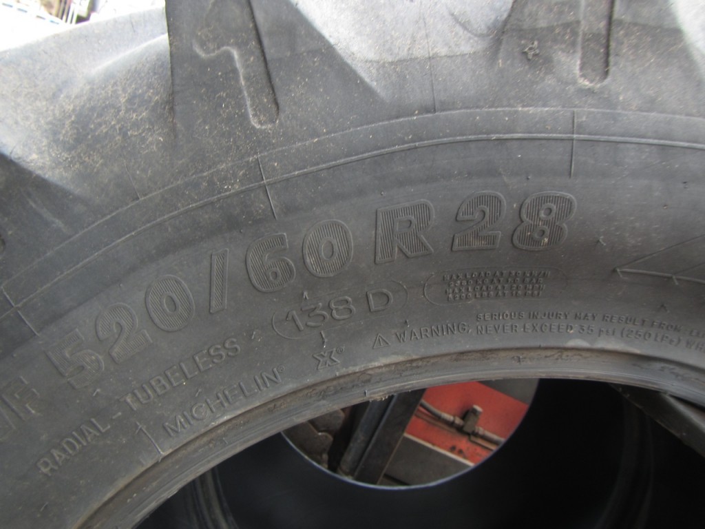 2x 650/60/38 + 2x 520/60/28 Michelin tyres 60%