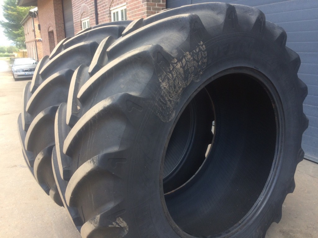 2x 650/60/38+ 2x 520/60/28 Michelin tyres 60%