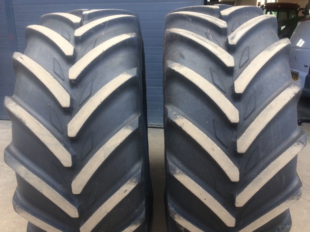 2x 650/60/38+ 2x 520/60/28 Michelin tyres 60%