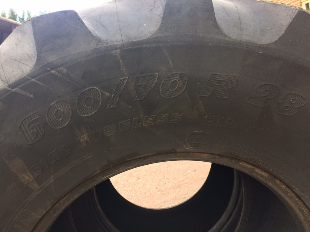 2x Michelin 600/70/28 tractor tyres 10%