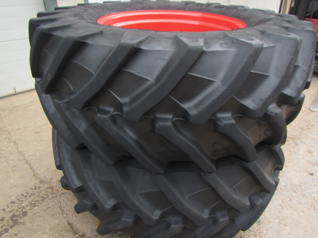 2x 650/65/38 + 540/65/28 Trelleborg tyres fitted to Fendt rims