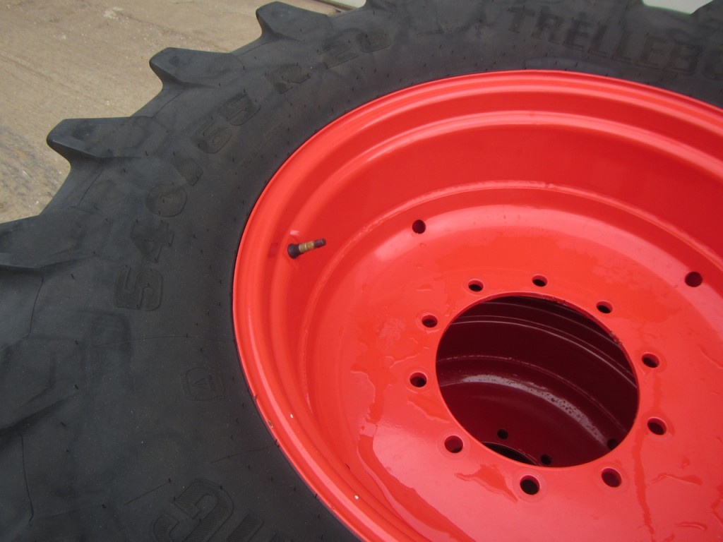 2x 650/65/38 + 540/65/28 Trelleborg tyres fitted to Fendt rims