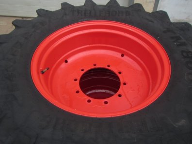 2x 650/65/38 + 540/65/28 Trelleborg tyres fitted to Fendt rims