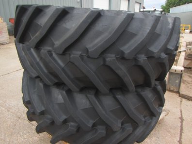 2x 650/65/38 + 540/65/28 Trelleborg tyres fitted to Fendt rims