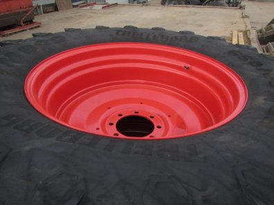 2x 650/65/38 + 540/65/28 Trelleborg tyres fitted to Fendt rims
