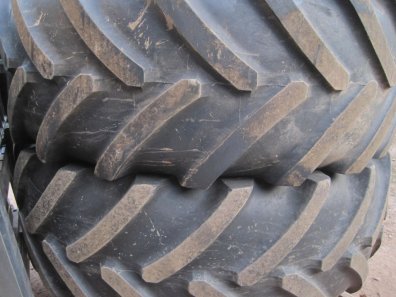 2x 650/75/38 + 600/65/28 Michelin tyres