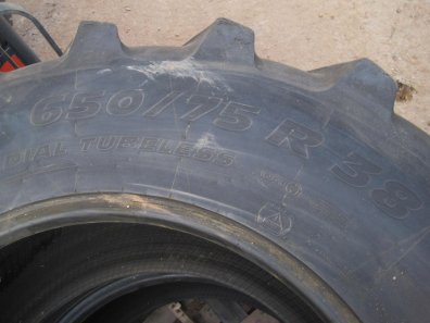 2x 650/75/38 + 600/65/28 Michelin tyres
