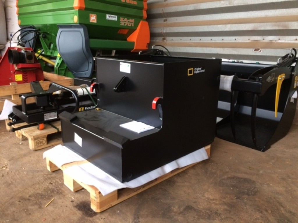 new Quicke Alo large rear counter weight, 1500kg Max capacity