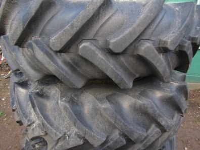 2x Vredestein 14.9/28 70% tyres fitted to rims