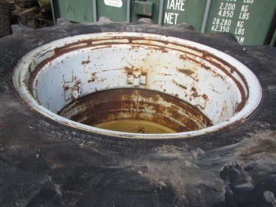 2x Vredestein 14.9/28 70% tyres fitted to rims