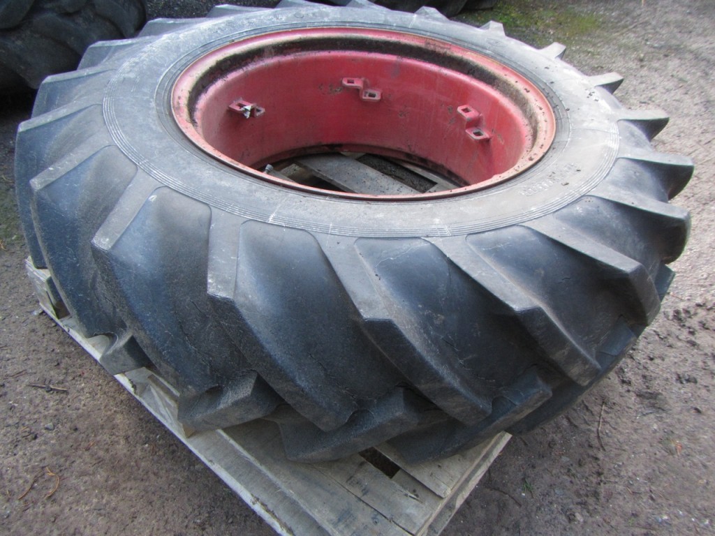 1x Barum 14.9/28 80% tyre fitted to rim