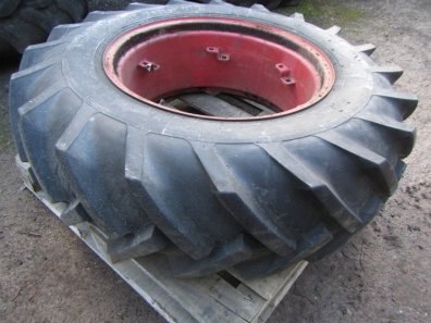 1x Barum 14.9/28 80% tyre fitted to rim
