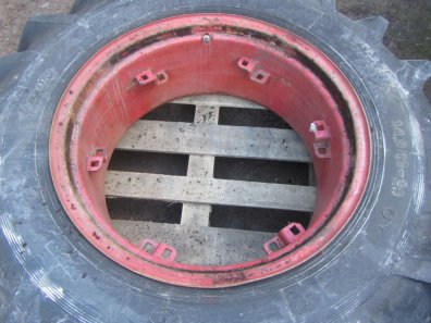 1x Barum 14.9/28 80% tyre fitted to rim
