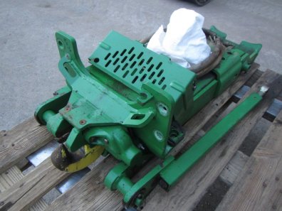 John Deere pickup hitch, taken of 2012 JD 6430, very good