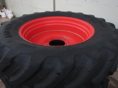 2x 650/65/42+ 2x 540/65/30 BKT tyres 50-60%, fitted to Fendt 700 series rims