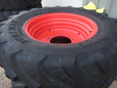 2x 650/65/42+ 2x 540/65/30 BKT tyres 50-60%, fitted to Fendt 700 series rims