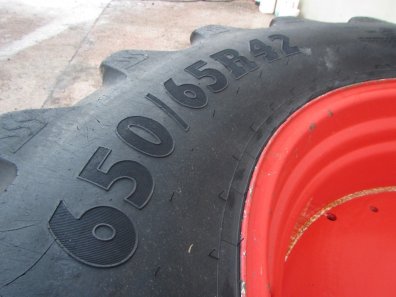 2x 650/65/42+ 2x 540/65/30 BKT tyres 50-60%, fitted to Fendt 700 series rims