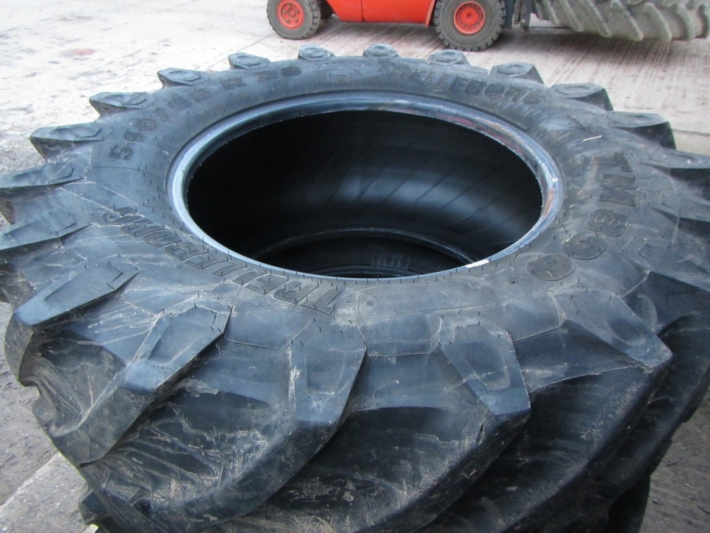 2x 650/65/38 + 540/65/28 Trelleborg tyres 40%