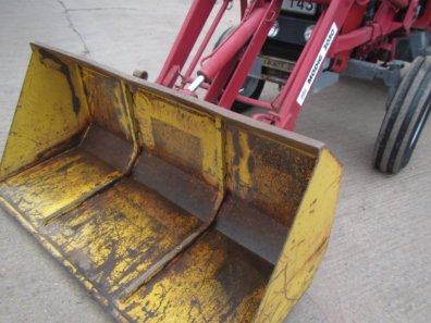Quicke Alo 3030 extendable loader, MF brackets valve, Quicke carriage, bucket, this loader has come of a tractor that has only done 1,800 hours