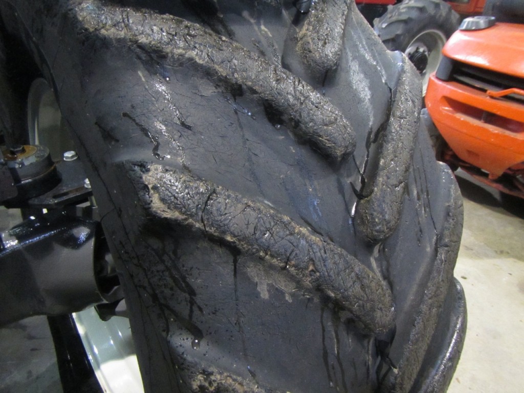 2x 650/65/42 50-60% + 2x 540/65/30 40-50% Michelin tyres