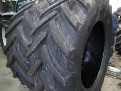 2x 650/65/42 50-60% + 2x 540/65/30 40-50% Michelin tyres