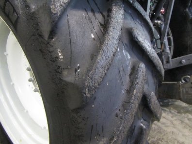 2x 650/65/42 50-60% + 2x 540/65/30 40-50% Michelin tyres