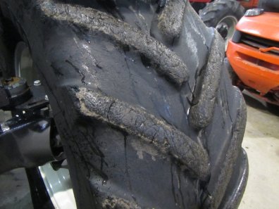 2x 650/65/42 50-60% + 2x 540/65/30 40-50% Michelin tyres