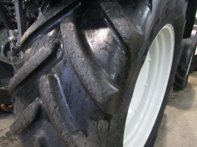 2x 650/65/42 50-60% + 2x 540/65/30 40-50% Michelin tyres