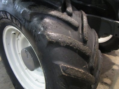 2x 650/65/42 50-60% + 2x 540/65/30 40-50% Michelin tyres