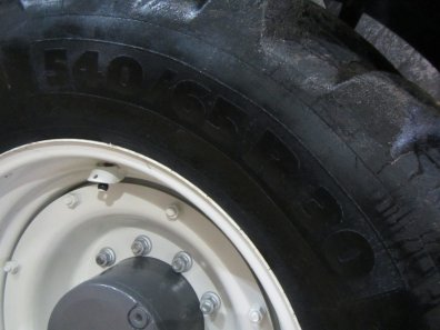 2x 650/65/42 50-60% + 2x 540/65/30 40-50% Michelin tyres