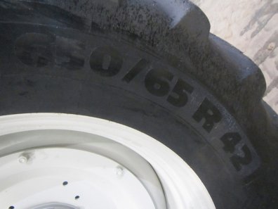 2x 650/65/42 50-60% + 2x 540/65/30 40-50% Michelin tyres