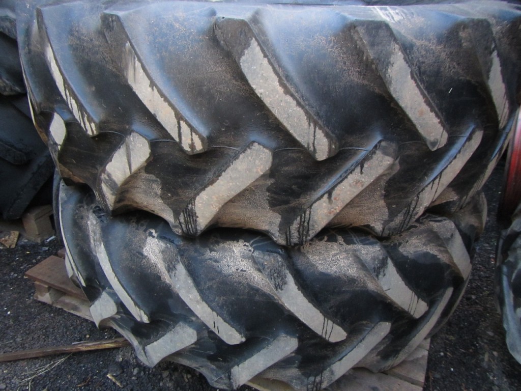 2x 580/70/38 20% + 480/70/28 10% tyres